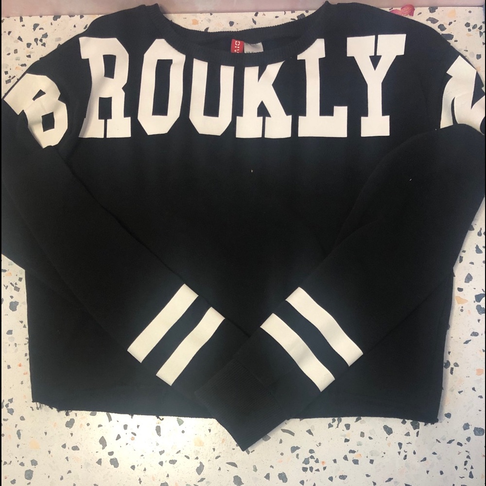 H&M size small sweater worn once BROOKLYN